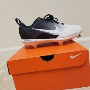 Nike womens softball cleats!